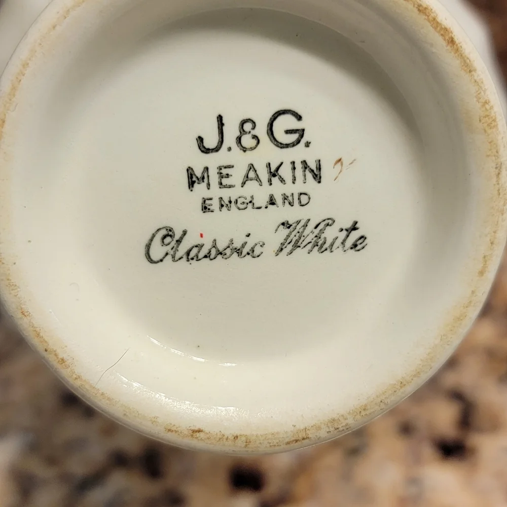 Vintage J&G Meakin‎ England Classic White Floral Porcelein Pouring Creamer